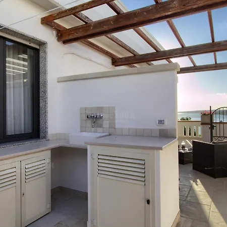 Feriehus Le Dimore Sul Mare A San Gregorio By Lovesud